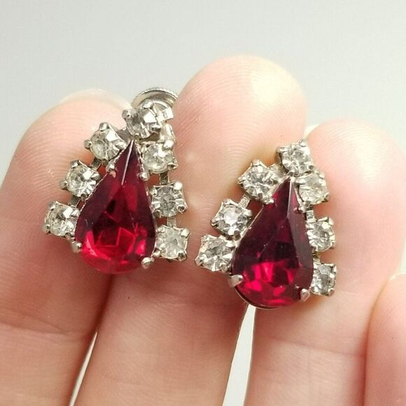 Vintage Red Rhinestone Teardrop Shape Clip On Earrings, Prong Set Silver Tone - Picture 5 of 6